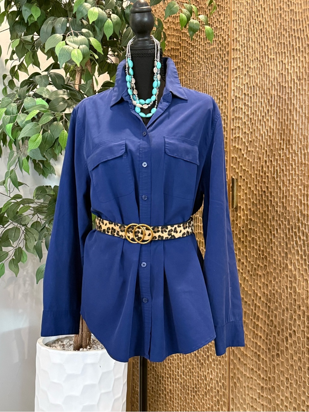 Chico’s Button Down Blouse Women Size 2 Blue Solid Collared Long Sleeves